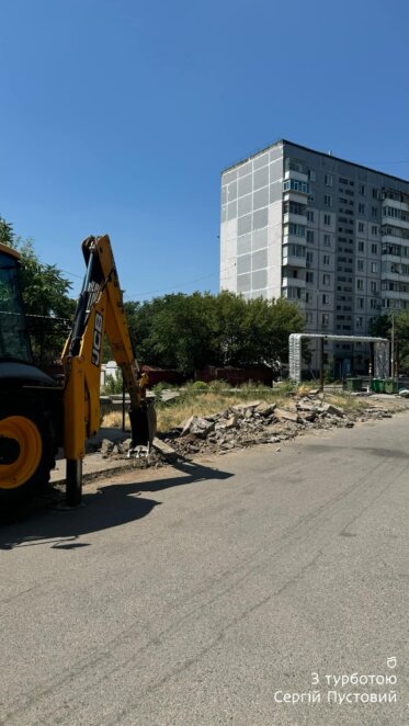 На лівому березі Дніпра будують нову пішохідну доріжку