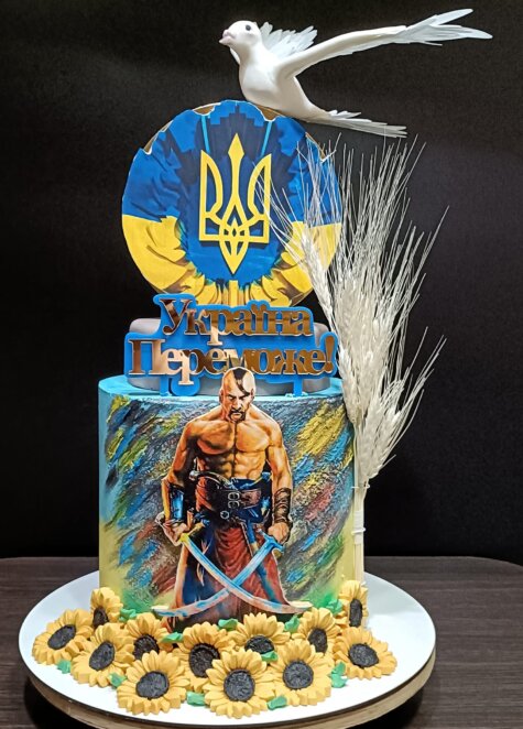 Україна Переможе: кондитер у Дніпрі створив торт з козаком та колосками на підтримку захисників