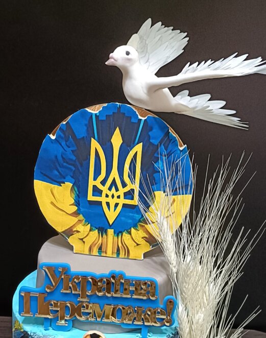 Україна Переможе: кондитер у Дніпрі створив торт з козаком та колосками на підтримку захисників