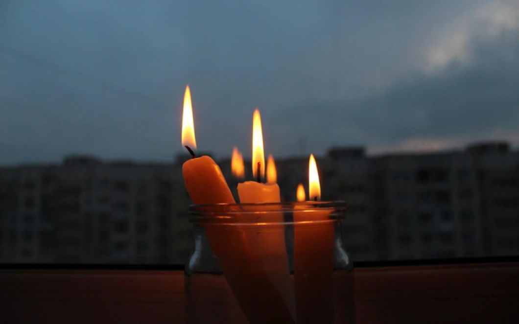 Як вимикатимуть світло 17 липня в Україні: графіки відключень