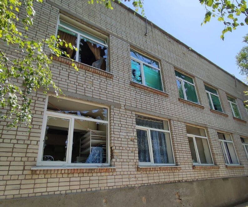 Російські окупанти завдали удару по Нікополю: загинули дві жінки, дев'ятеро поранені