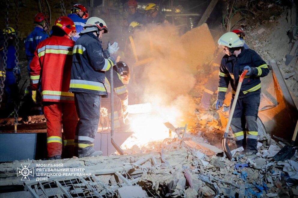 У Києві під час розбору завалів «Охматдиту» знайшли тіла двох дітей та їхньої матері