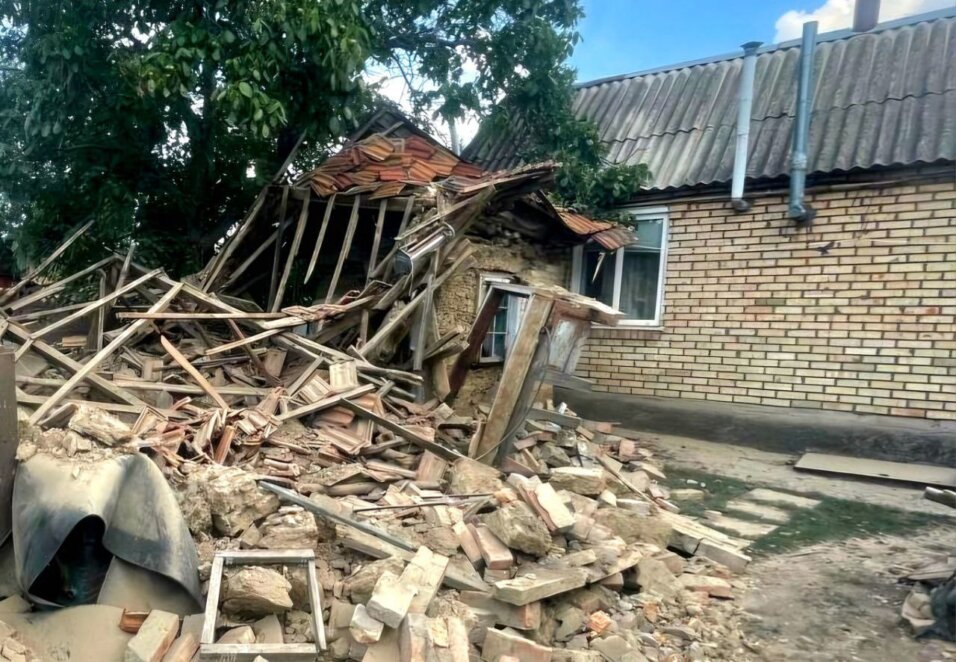 Пошкоджено близько 15 будинків: окупанти атакували Нікопольський район
