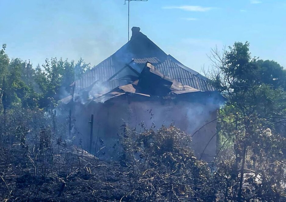 Повреждено около 15 домов: оккупанты атаковали Никопольский район 