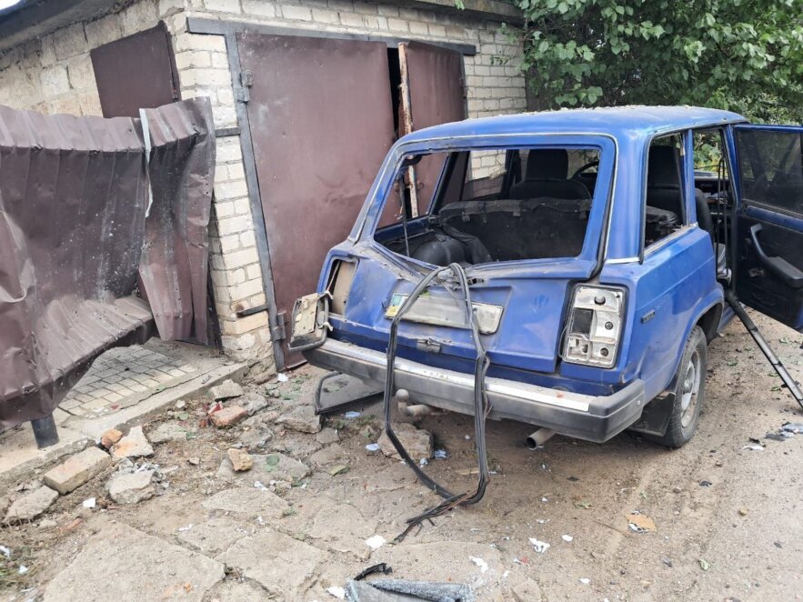 Пошкоджено понад 15 автівок: окупанти атакували Нікопольщину дронами і артилерією 