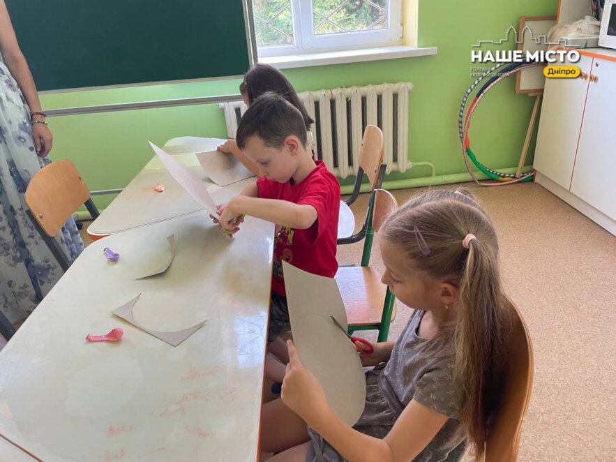 Літній відпочинок та розвиток: у Дніпрі в рамках проєкту SAFE-UKR допомагають дітям відновити здоров'я та покращити знання