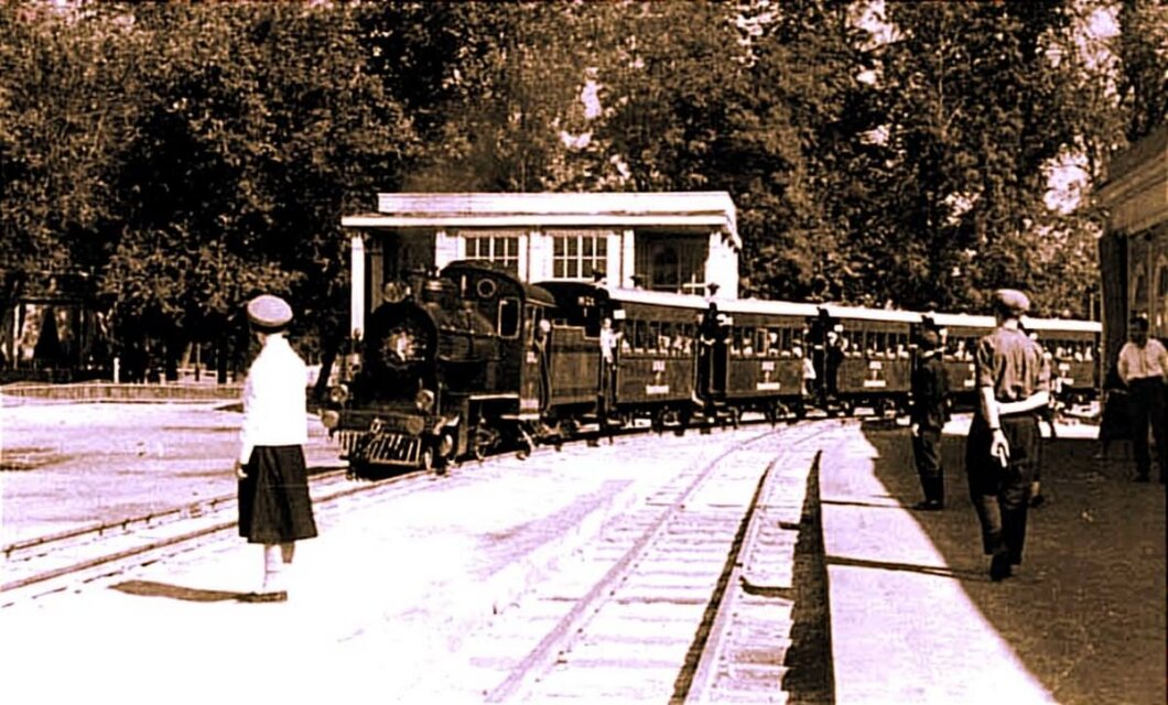 Дитяча залізниця у парку Дніпра у 1950-60-х роках ХХ століття