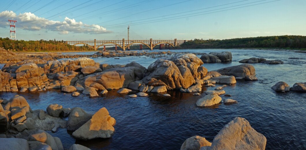 У Дніпрі внаслідок зниження рівня води можна побачити легендарні пороги, які майже століття були приховані