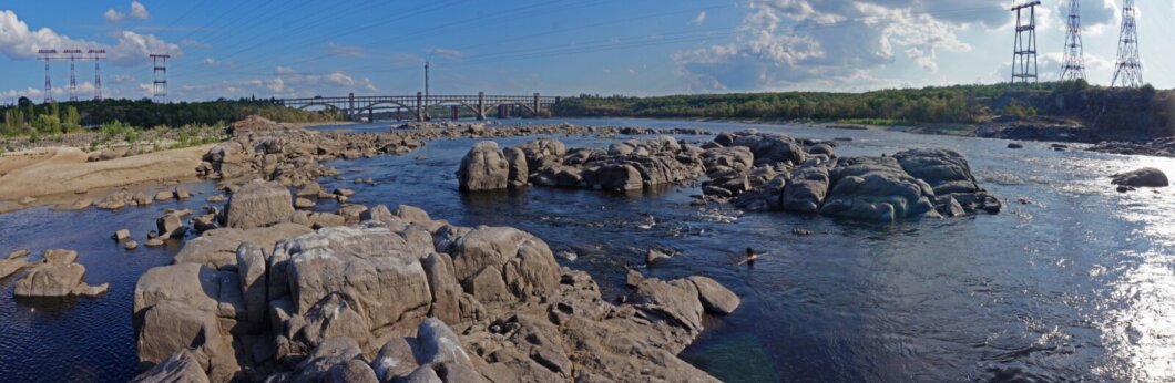 У Дніпрі внаслідок зниження рівня води можна побачити легендарні пороги, які майже століття були приховані