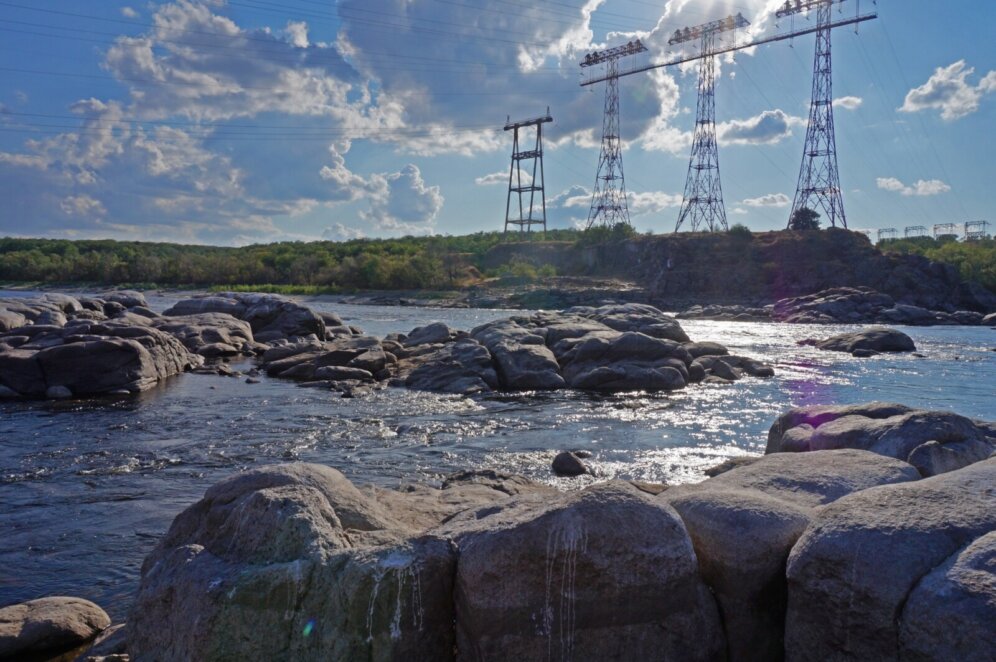 У Дніпрі внаслідок зниження рівня води можна побачити легендарні пороги, які майже століття були приховані