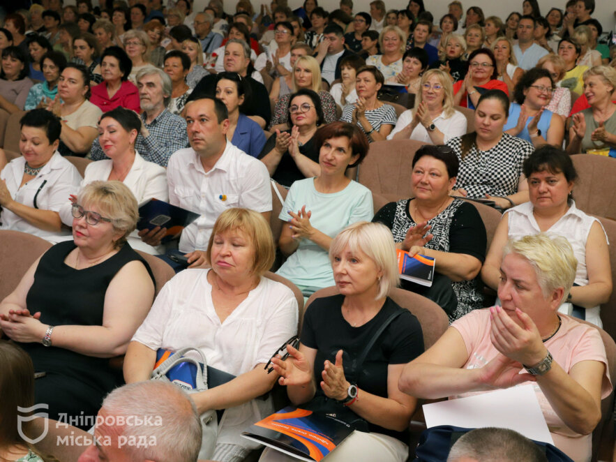 Мер Дніпра Філатов долучився до Серпневої конференції освітян