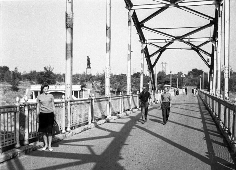 пешеходный мост в Днепре в 1960-х