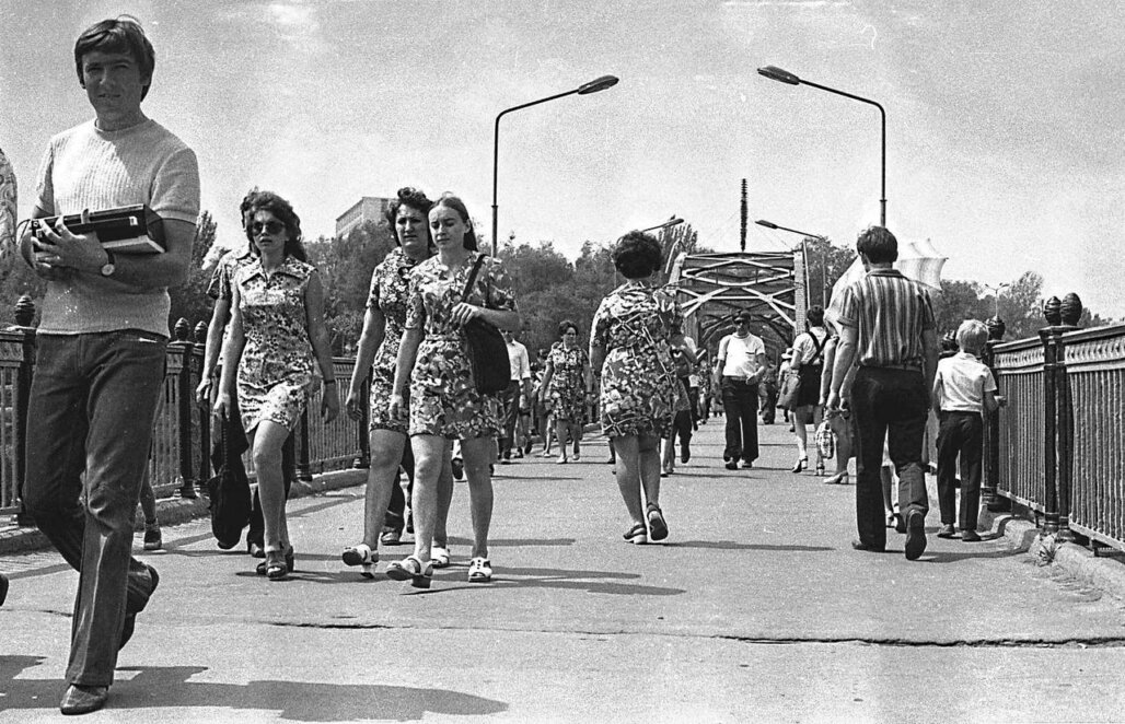 Так выглядел пешеходный мост в Днепре в 1970-е