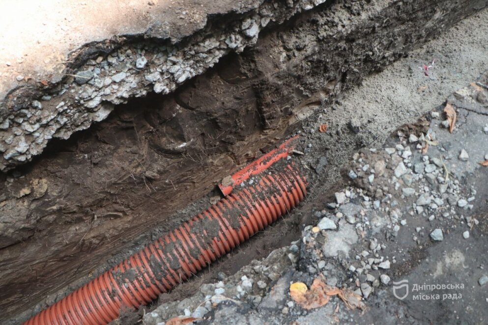 У Дніпрі на ж/м Калинівський добігає кінця ремонт дощової каналізації