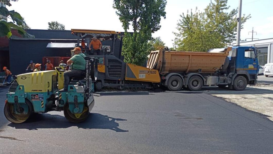 В Днепре на улице Степана Рудницкого отремонтировали внутридворовые дороги