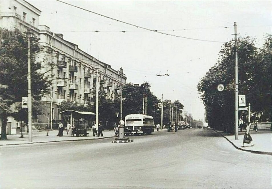 Пр. Калініна (Сергія Нігояна) у Дніпрі у 1950-ті