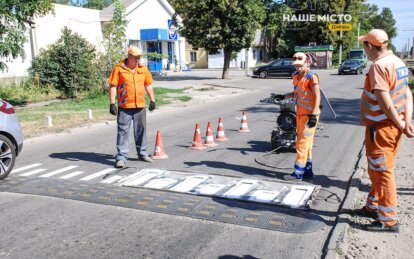 Для безпеки школярів та їх батьків: до 1 вересня оновлюють переходи біля шкіл Дніпра