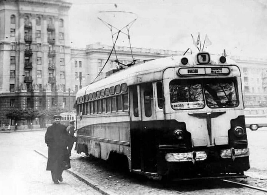 первый трамвай в Днепре в прошлом веке