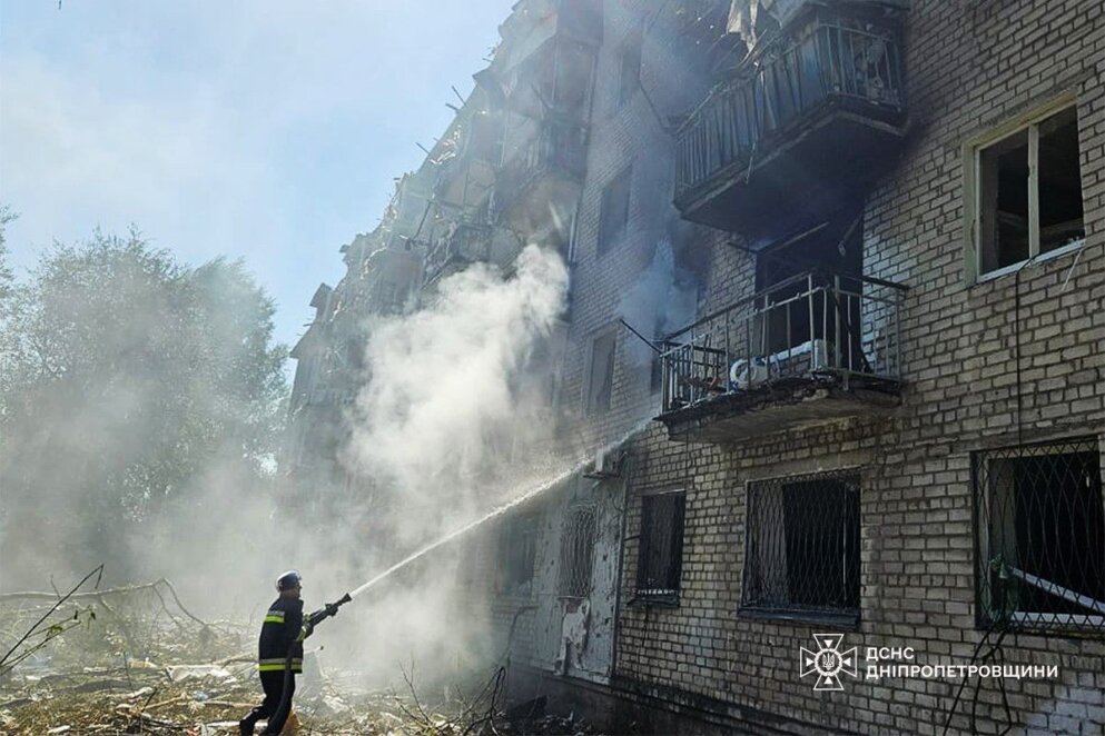 Зруйновані будинки і долі людей: у ДСНС показали фото наслідків ракетного удару по Павлограду