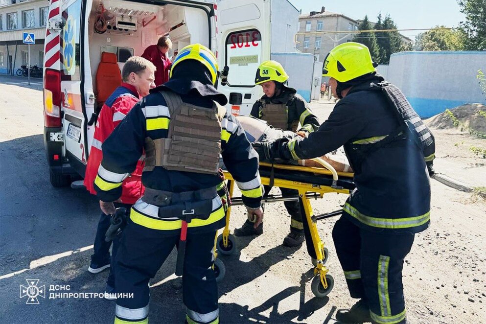 Зруйновані будинки і долі людей: у ДСНС показали фото наслідків ракетного удару по Павлограду