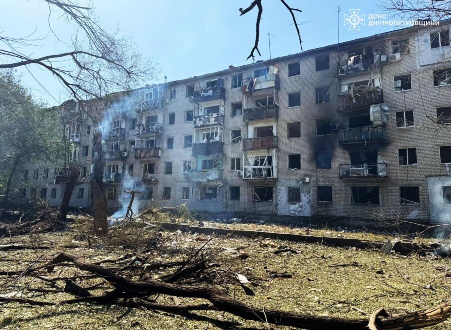 Зруйновані будинки і долі людей: у ДСНС показали фото наслідків ракетного удару по Павлограду