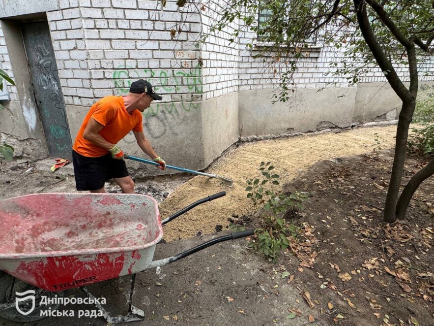 300 із 370 вже виконано: у Дніпрі проводять аварійні ремонти у житлових будинках комунальної власності