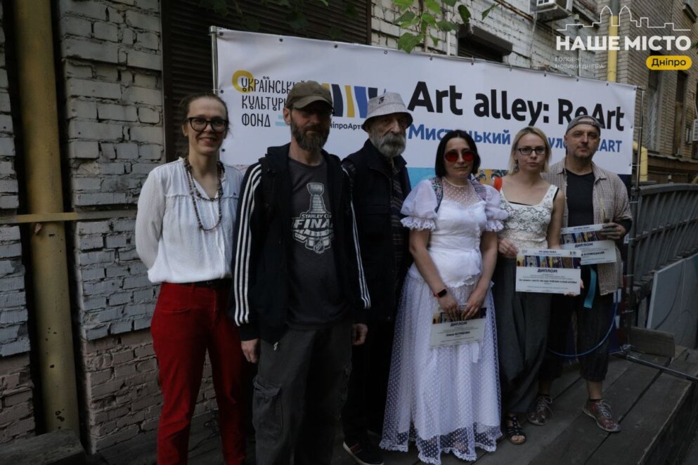 В Художественном переулке Днепра наградили художников-переселенцев - Наше Місто