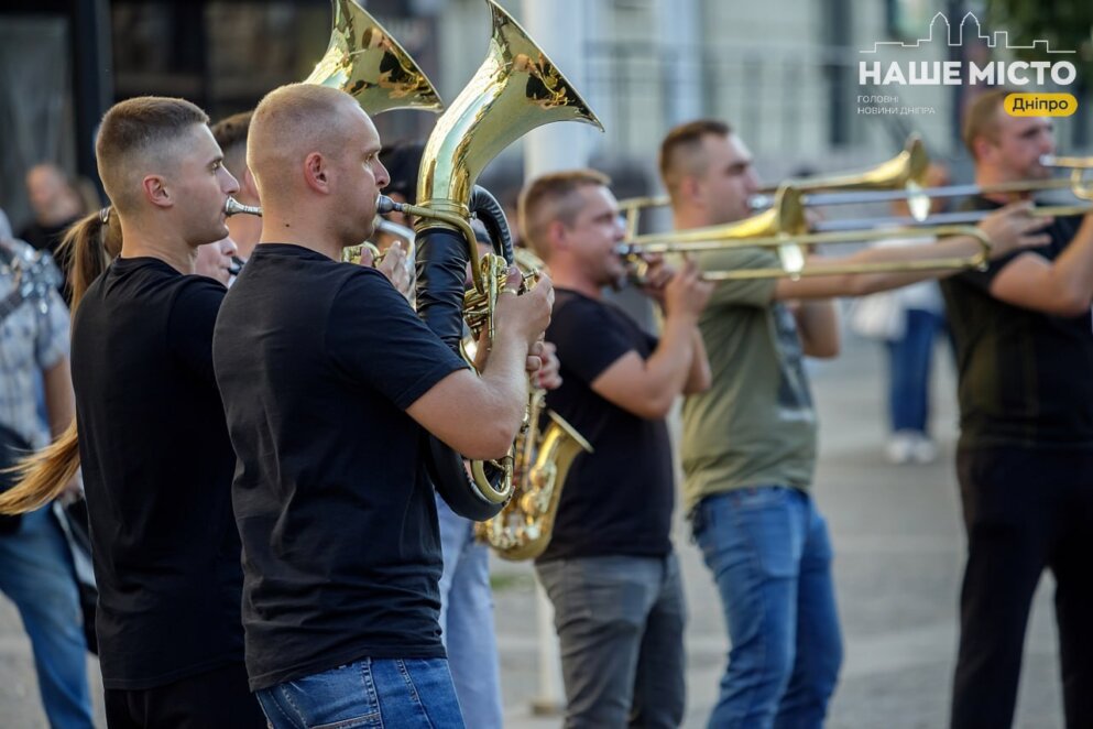 Уличный оркестр в Днепре сентябрь 2024 - Наше Місто