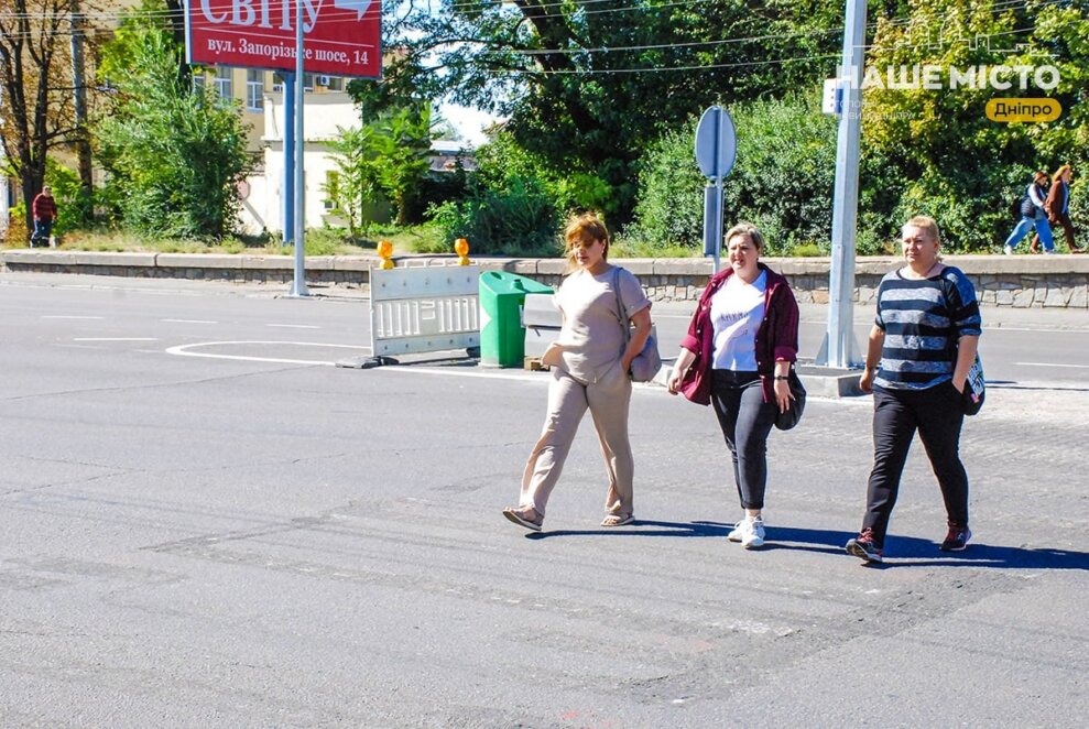 пішохідний переход на перетині Запорізького шосе та вулиці Високовольтної