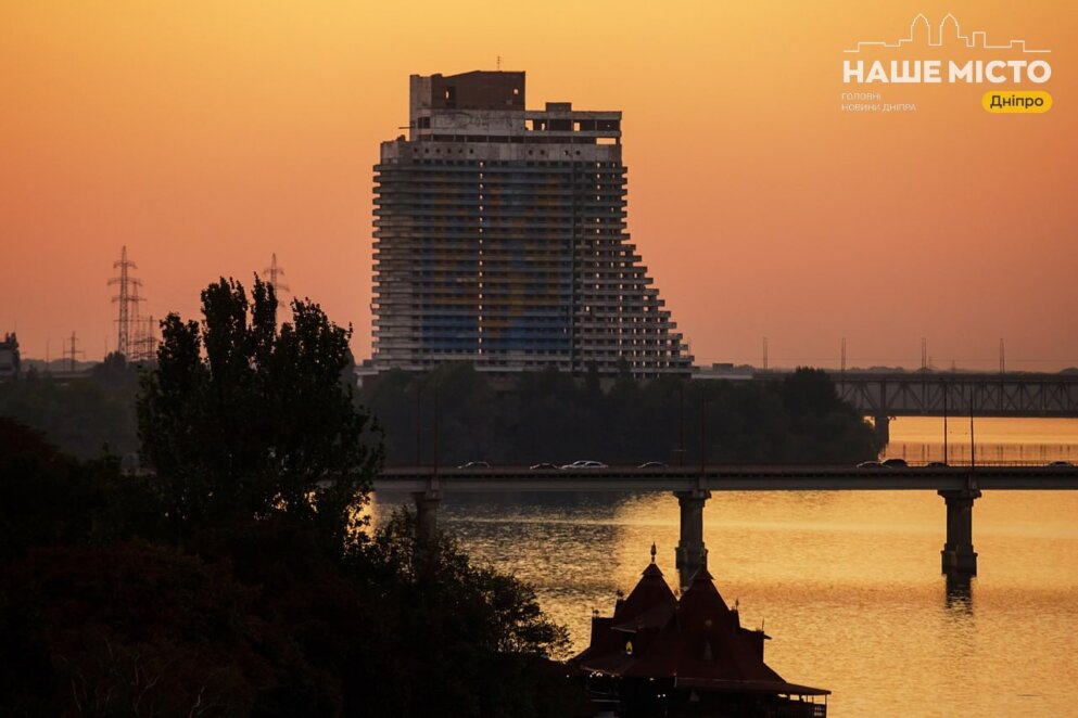 Захід сонця над Дніпром