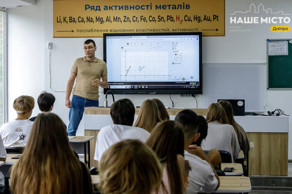 Вчитель з Дніпра увійшов до трійки переможців Global Teacher Prize Ukraine 2024