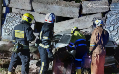 Смертельная авария в Днепровском районе: водитель автомобиля врезался в бетонную конструкцию