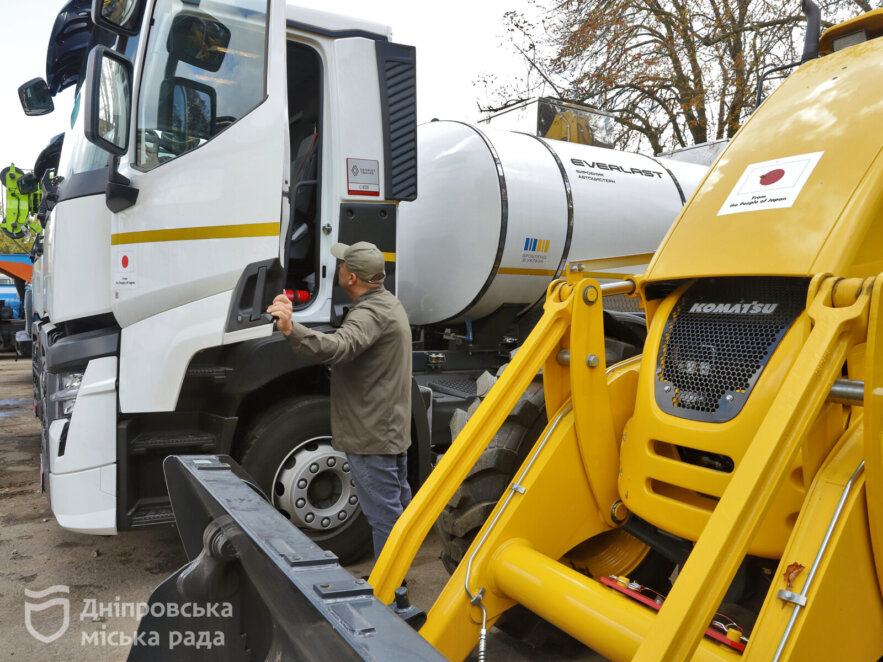 Дніпро отримав від Японії нову партію комунальної техніки