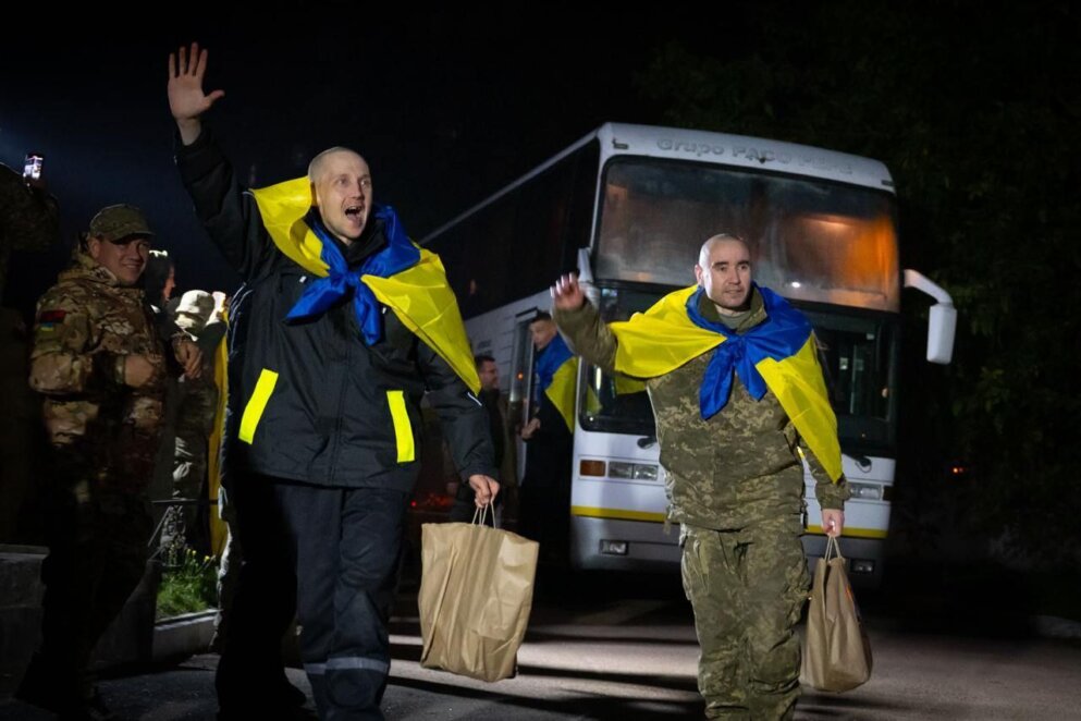 Наші – вдома: з російського полону повернули 10 жителів Дніпропетровщини