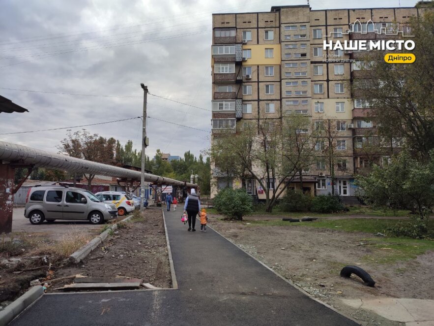 У Дніпрі оновили пішохідну зону на ж/м Покровський