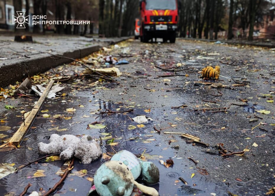 У ДСНС показали фото наслідків ракетного удару по Кривому Рогу