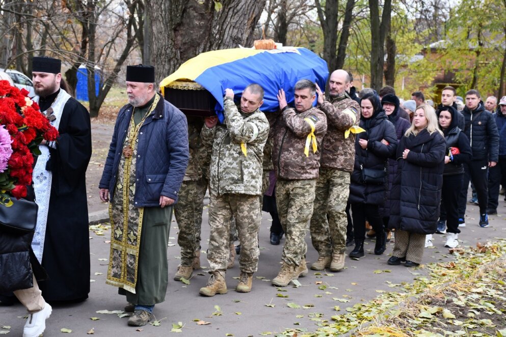 Схиляємо голови у скорботі: у Нікополі провели в останню путь загиблого Героя