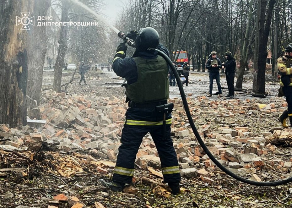 У ДСНС показали фото наслідків ракетного удару по Кривому Рогу