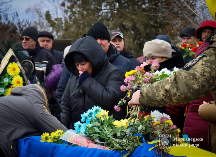 Повернувся додому на щиті: у Марганці провели в останню путь 30-річного Героя