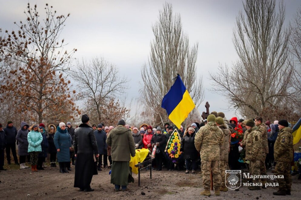 Повернувся додому на щиті: у Марганці провели в останню путь 30-річного Героя