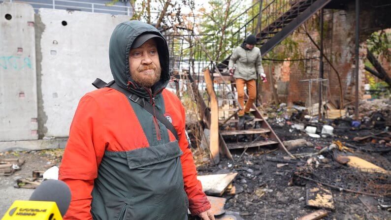 У центрі Дніпра підпалили саморобне житло, де оселилися безхатьки