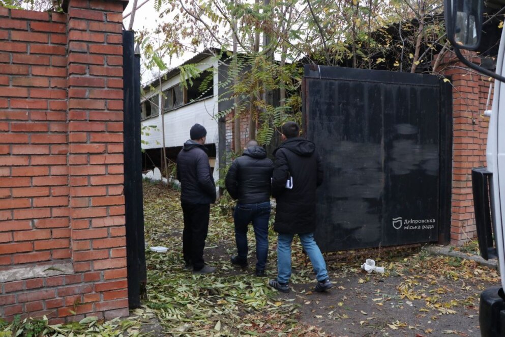 В Днепре демонтировали два самостроя на территории лицея: на это есть решение суда