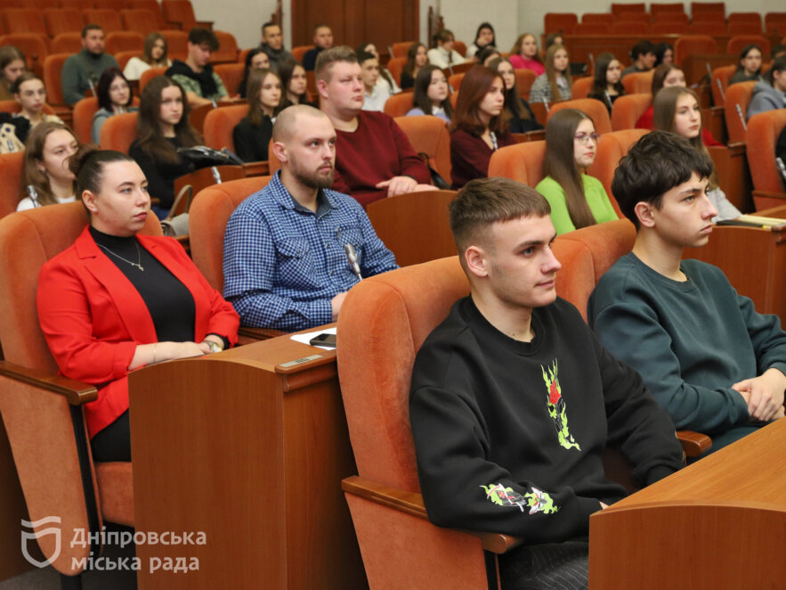 У Дніпрі активній молоді вручили стипендії міського голови імені Олександра Поля