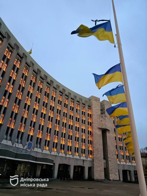 ОФІЦІЙНО                Понад 350 символічних вогнів: мерія Дніпра приєдналася до загальнонаціональної акції «Запали свічку пам’яті»