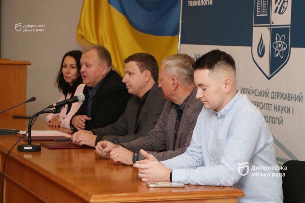 Розвиток IT-галузі міста: у Дніпрі підписали меморандум про співробітництво між Українським державним університетом науки і технологій та міськрадою