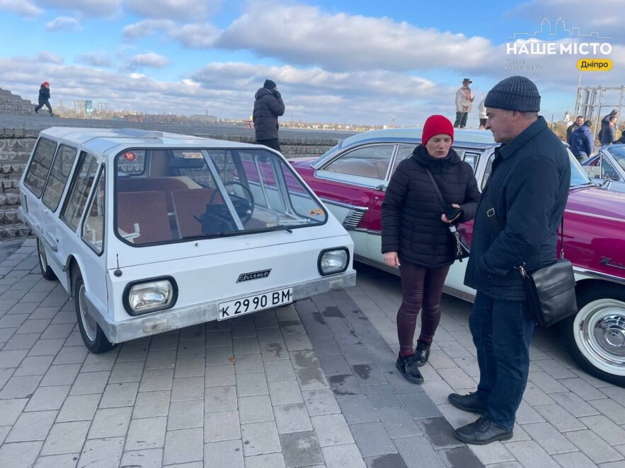 У Дніпрі проходить унікальний автопробіг ретроавтомобілів