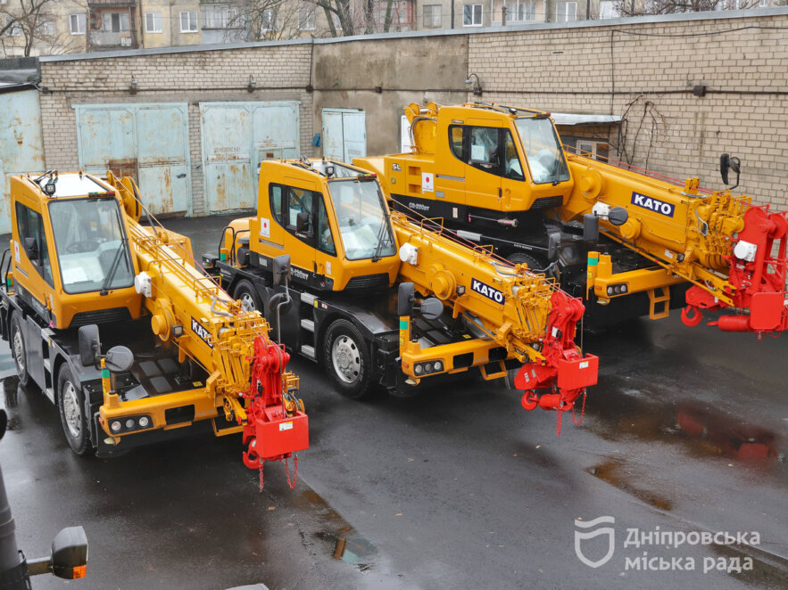 Дніпро безкоштовно отримав від Японії чергову партію комунальної техніки вартістю близько 2 млн доларів