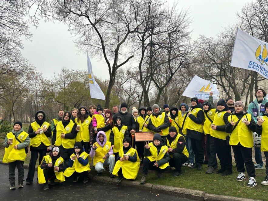 в Днепре в сквере Старова высадили крымские сосны