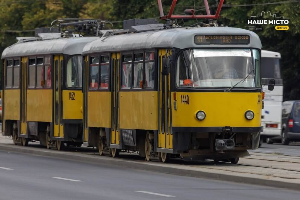 Як у Дніпрі курсує громадський транспорт 30 грудня