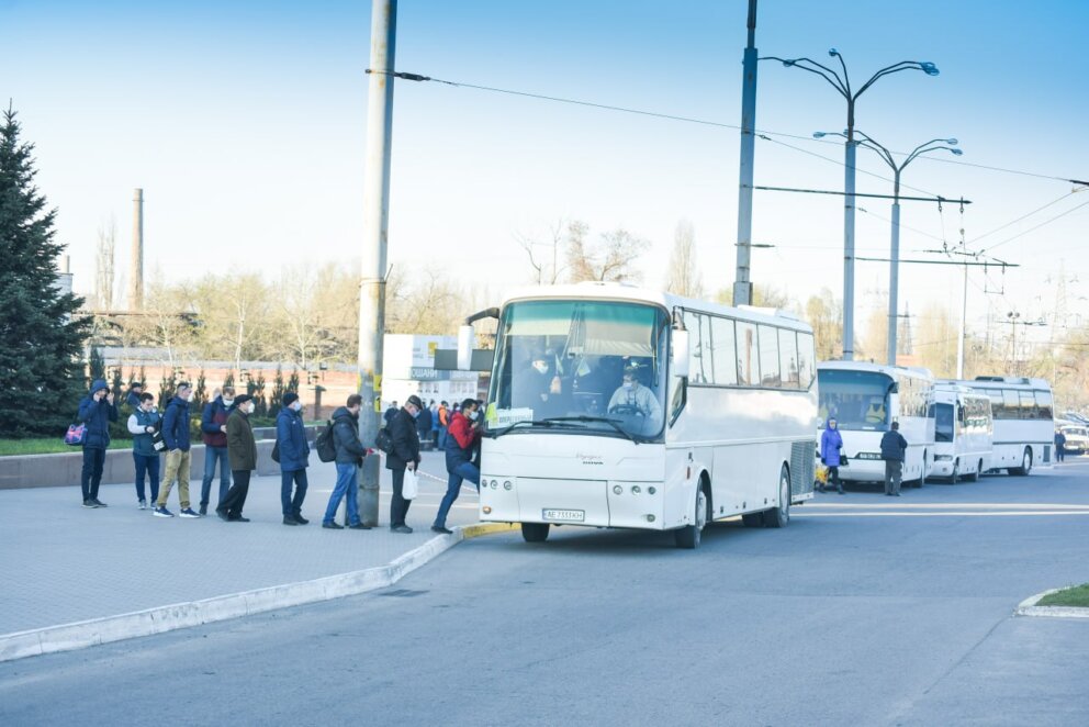 Про білу зарплату, стабільність і транспорт або чому ВПО йдуть працювати на ІНТЕРПАЙП